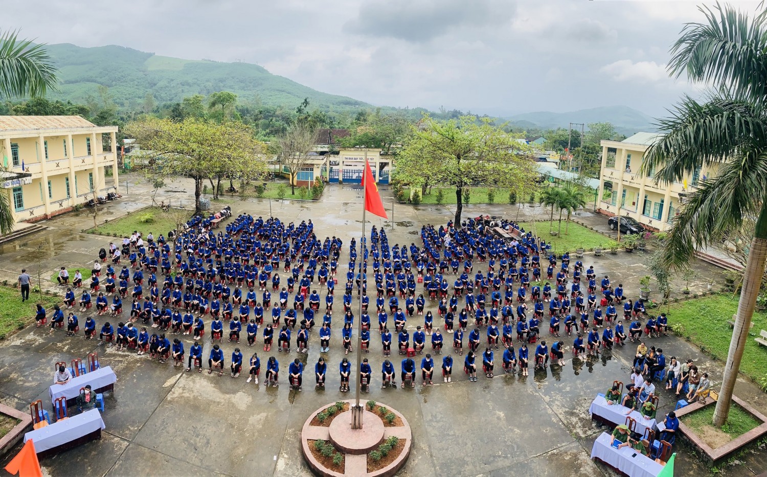 Đoàn trường THPT Trần Phú ra quân tháng thanh niên với chủ đề "Tuổi trẻ tiên phong chuyển đổi số"