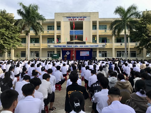 Trường THPT Trần Phú hưởng ứng ngày Pháp luật Việt Nam